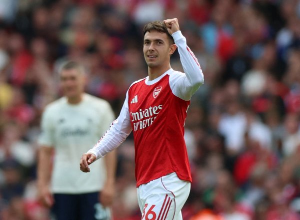 高档！海外球迷赞苏维门迪：这球有王人达内风度；行走的艺术品