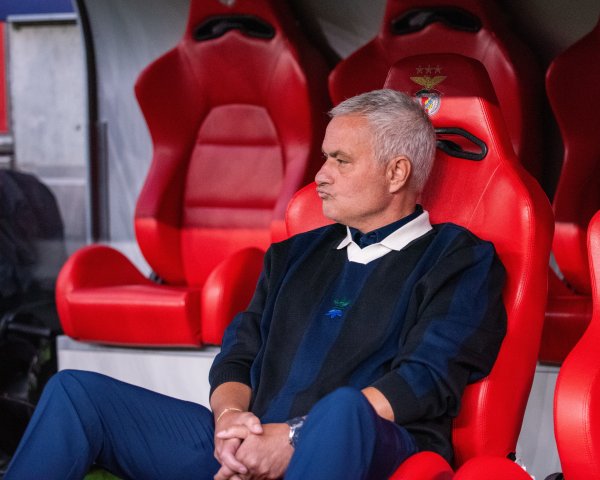 葡体主帅：很高兴与穆帅这样伟大教练交手，但葡超三连冠目标不变