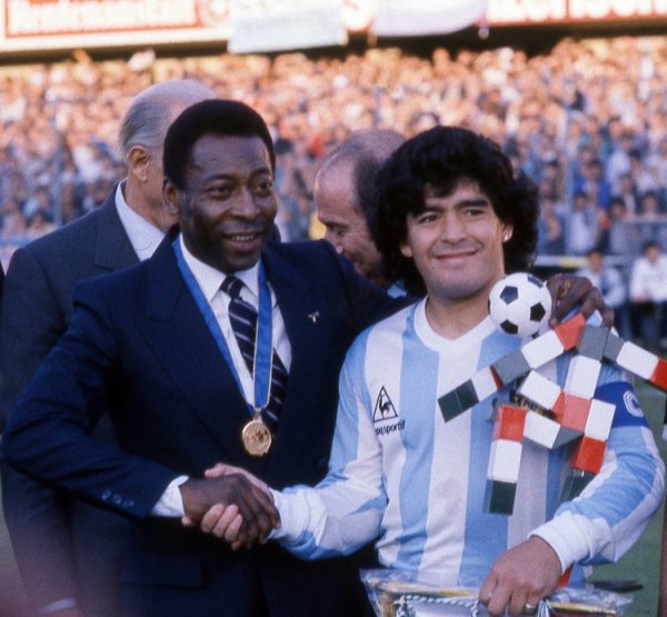 奥莱报：马拉多纳两姐妹及前律师涉非法侵占，20亿比索资产被冻结