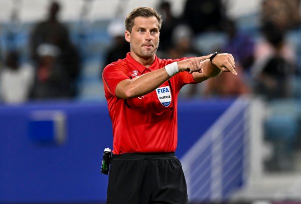 媒体东说念主：端正国安vs海港的洋哨亚历山大-金，是木工配置