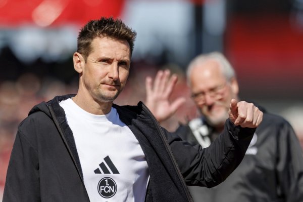 3-2告捷保住饭碗！克洛泽：难顶啊，我快需要个腹黑起搏器了