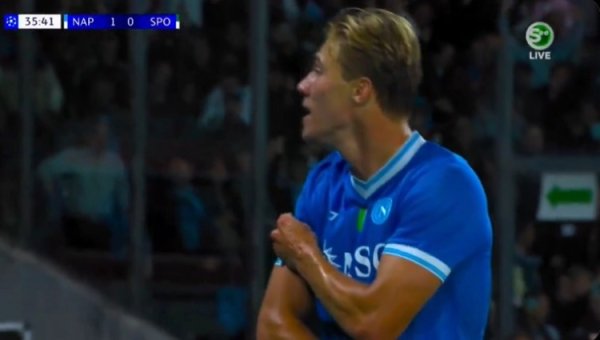 霍伊伦：我触摸那不勒斯臂章庆祝，因为我很高亢在这踢球和踢欧冠