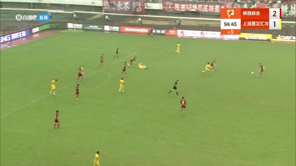 巨人球！陕西磋磨外助前卫轰超远距离吊射，中圈位置起脚直中计窝