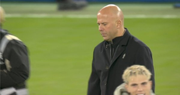 斯洛特换东谈主遭诟病：换上远藤航是最恶运换东谈主，萨拉赫应该被换下