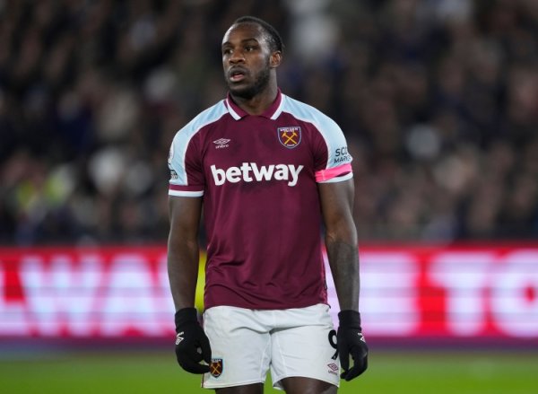 BBC：安东尼奥当今在布伦特福德进行检修，但不虞味后者与其签约