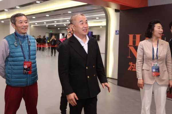 记者：青岛海牛今天下昼重新汇注，全力备战临了4轮联赛