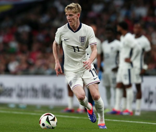 戈登：思成为寰球顶级边锋我还有许多使命要作念，我不短促竞争