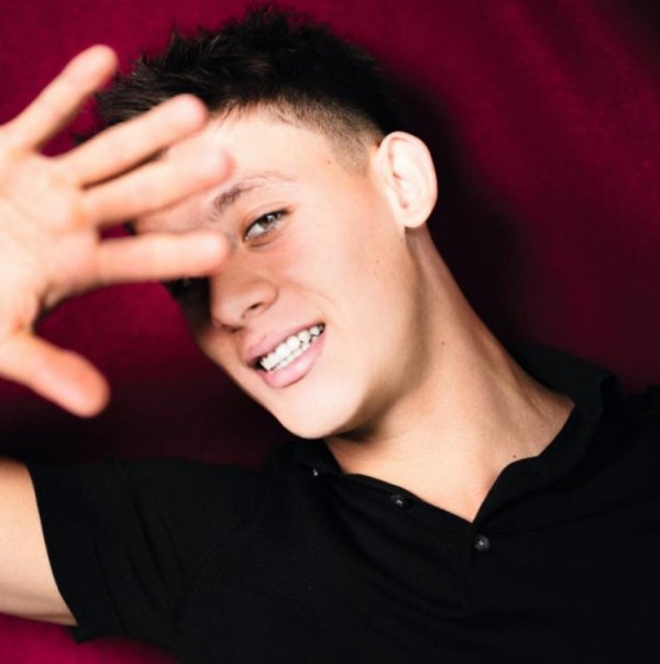 居莱尔：我全齐信托阿隆索的计较，淌若他让我当门将我就去买手套