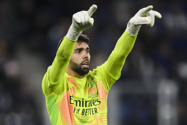 邮报盛赞拉亚：已成长为寰宇最好门将之一，扑救和眼下时代均出色