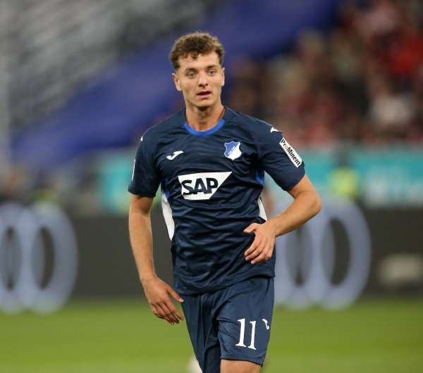 寻凯恩替补！德天空：拜仁有意霍村23岁中锋阿斯拉尼，巴萨也关注