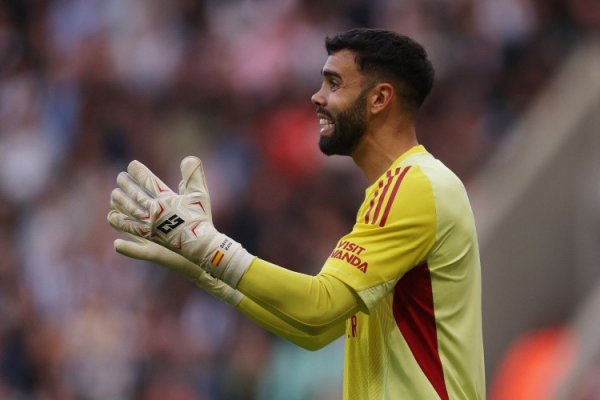 拉亚: 在球还没到中场线时, 阿森纳的球员就齐思着去禁绝