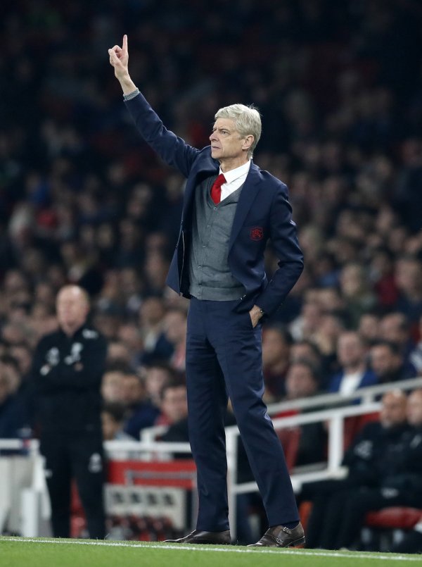 2012年的今天阿森纳0-4逾期情况下逆转雷丁，最终7-5取胜