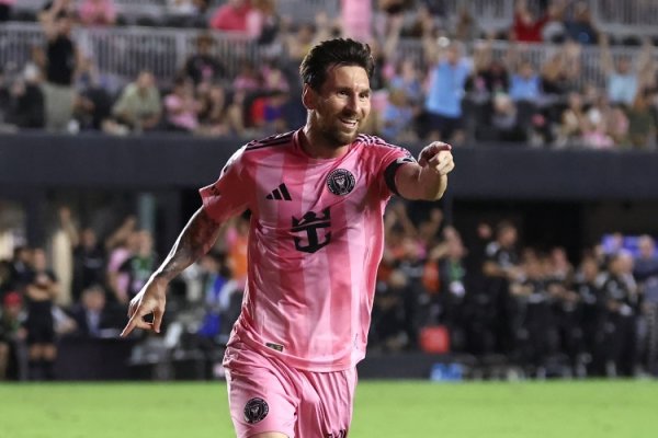 毋庸置疑获评10分！梅西2球1助当选全场最佳，10次对抗成功！