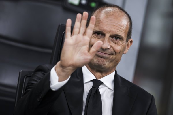 冈茨：阿莱格里在各方面都作念得很出色，米兰只短缺又名众多中锋