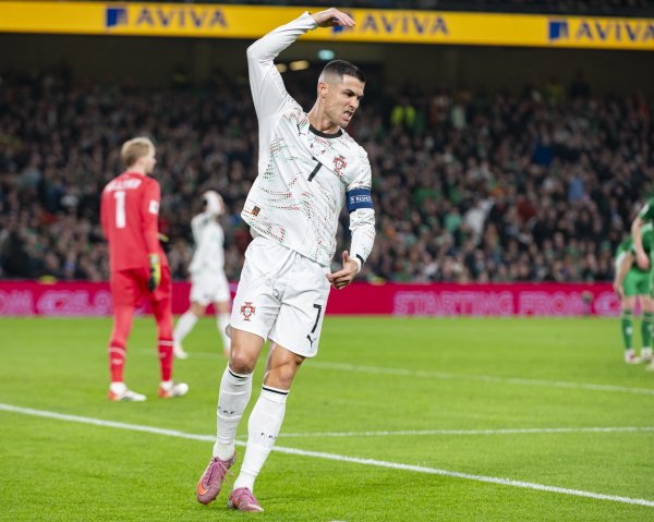 亚好意思尼亚主帅：就算葡萄牙莫得C罗，咱们之间的差距仍然是精深的