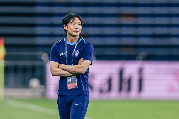 足球报：目前三镇无换帅消息，邓卓翔也还未与俱乐部有进一步交流