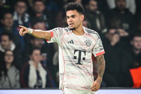 迪亚斯效力拜仁前10场德甲参与10球，近20年仅次于凯恩、克洛泽