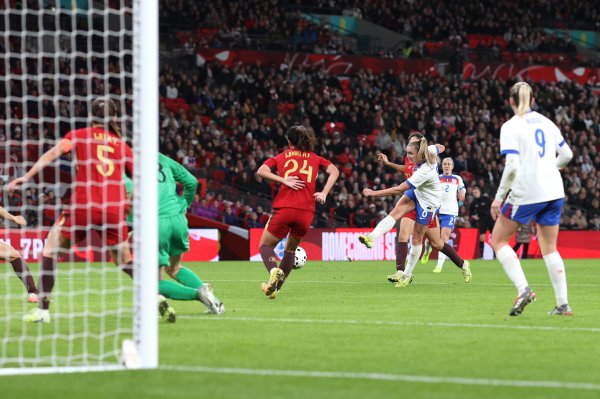 记者谈中国女足：必须面临并接收差距，往常比赛节拍慢+抵拒不彊