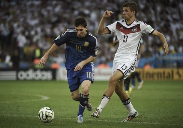 十一年后再对决！14年寰球杯决赛27岁梅西PK24岁穆勒，格策制胜