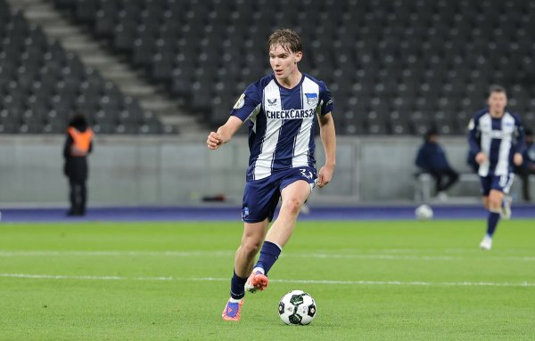 超越贝林！赫塔16岁后腰艾希霍恩成为近80年德国杯最年轻进球者